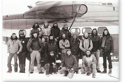 SANAE 22 (1981): Back (L-R) Johan du Toit, Alan Bushé, Dave Gilson, Mark St. Quintin; Middle: Johan Bierman, Alwyn Wolfaardt, Malcolm Hiom, John Coetzer, Chris Odendaal, Hedley Hensen, Des Duthie, Martiens Roos, John Webley; Front: Willem de Wet, Tjaart Schutte, Nic Loubser.